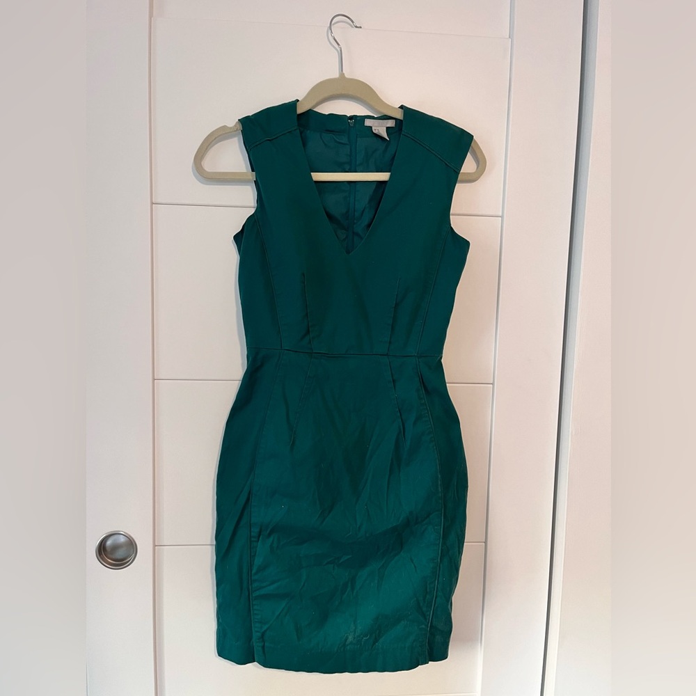 H&M Fitted Sleeveless Cocktail/Professional Work Wear Dress Size 4 runs small